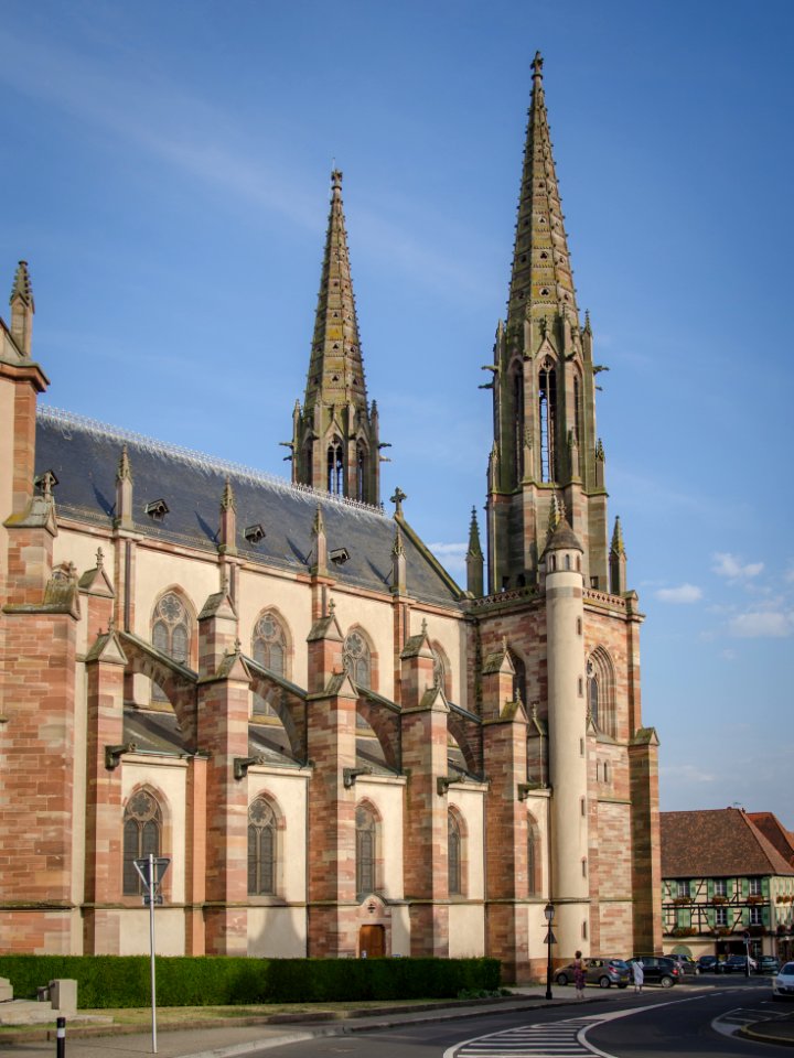 L'immense église Saints-Pierre-et-Paul