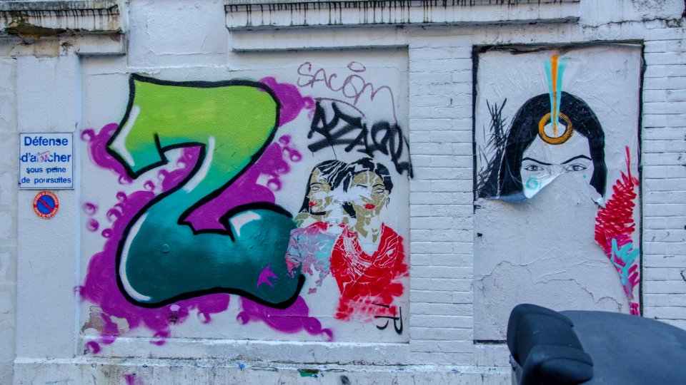 Défense d'afficher à l'arrière d'un ancien garage devenu Basic Fit