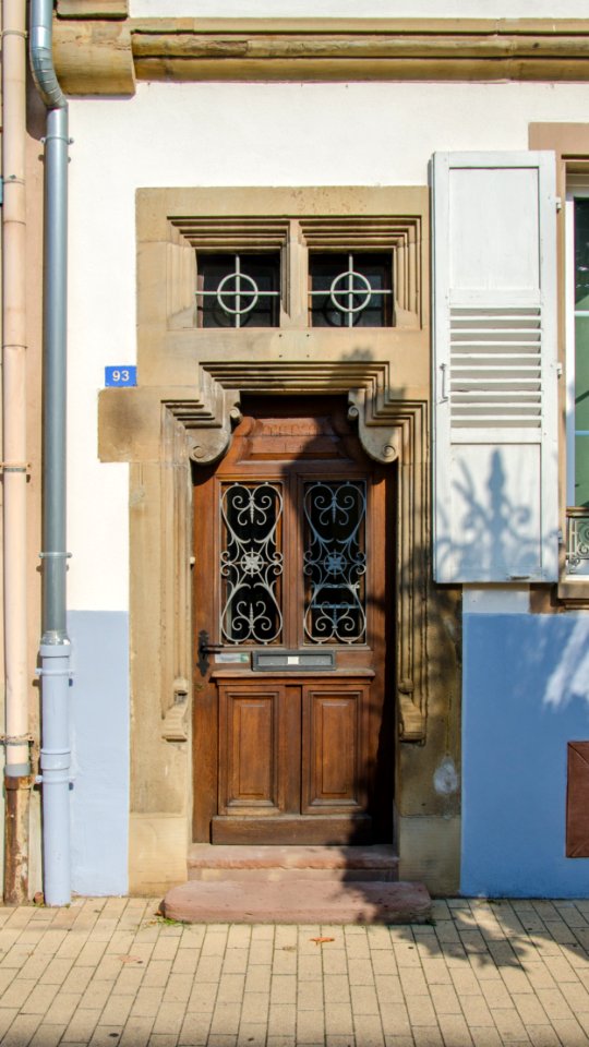 Porte dans son renfoncement