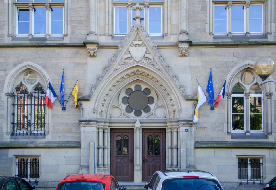 Porte principale de l'Hotel des Postes