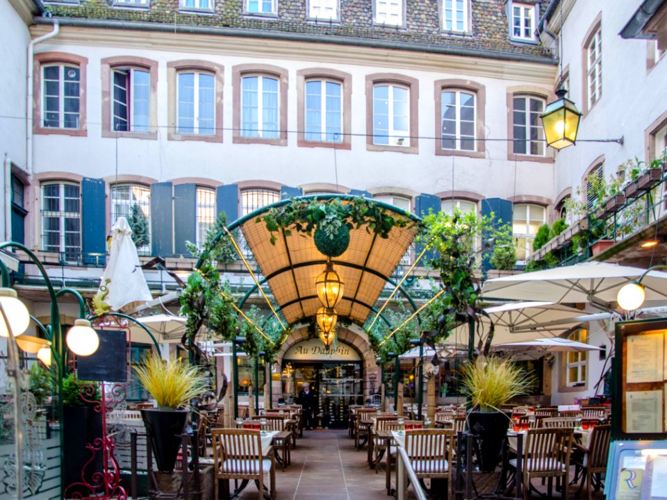Cour du restaurant Au Dauphin