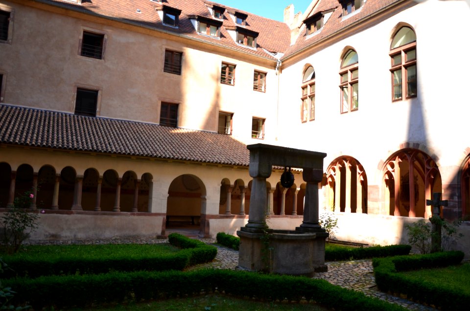 Cloitre de l'Église Saint-Pierre le Jeune de Strasbourg