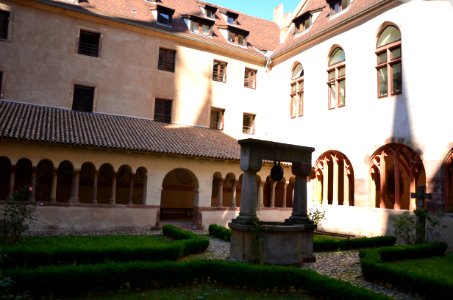 Cloitre de l'Église Saint-Pierre le Jeune de Strasbourg photo