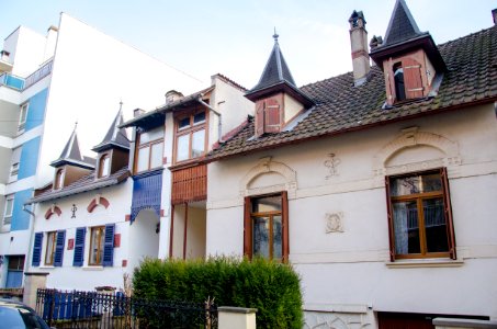 Maisons aux médaillons