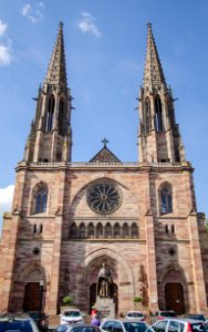 La façade de l'église Saint-Pierre-et-Paul