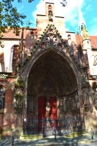 Porte extérieur de l'église Saint-Pierre-le-Jeune de Strasbourg