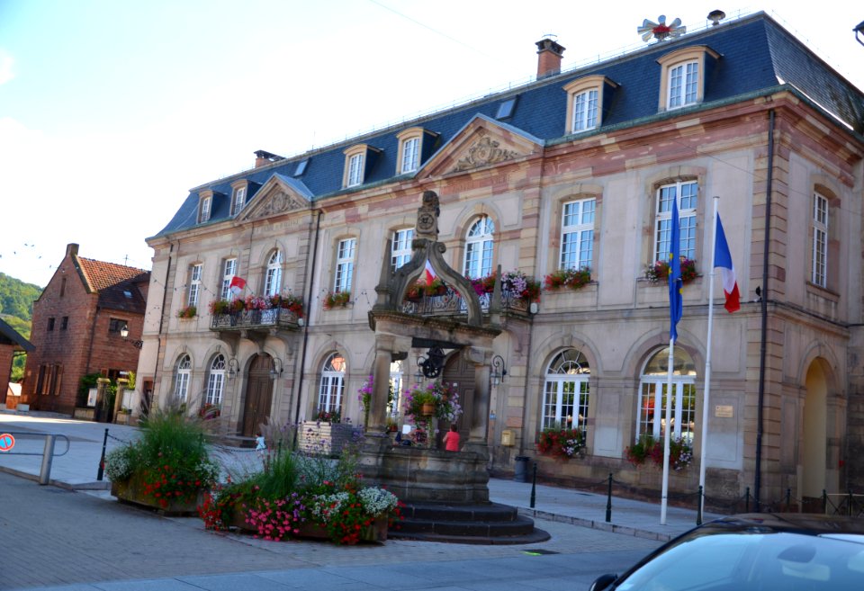 Place de Rosheim (Mairie et puits)