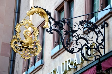 Enseigne "Au dauphin"