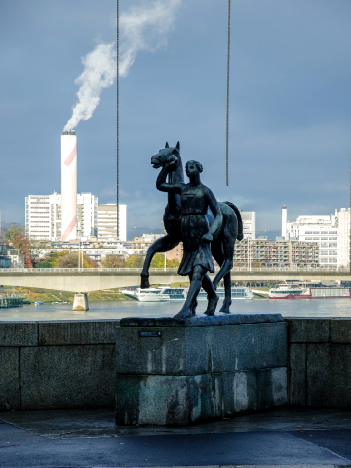L'Amazone et la cheminée / Die Amazone und der Schornstein