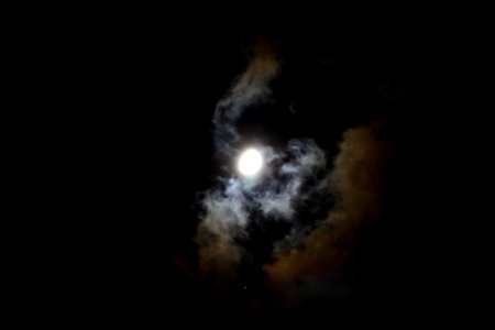 lune dans les nuages photo