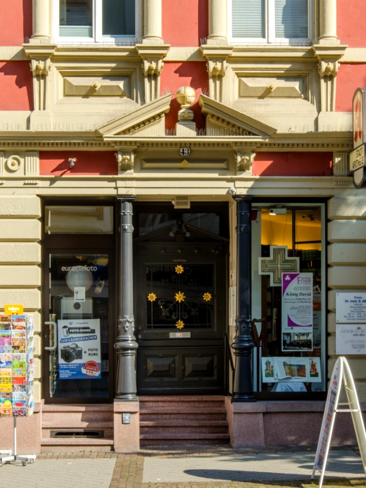 Mélange de style à la pharmacie / Mischung aus Baustil der Stadtapotheke