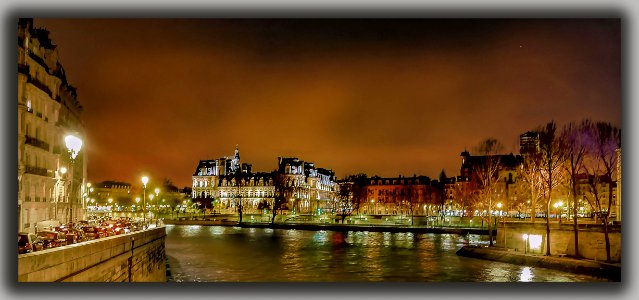 Hotel de ville vu du pont St Louis