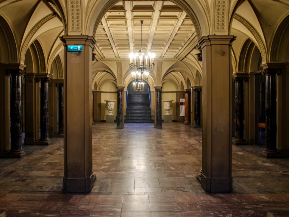 Vestibule désert - Palais universitaire #8