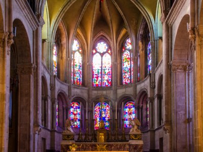 Le chœur roman de la cathédrale Saint-Jean photo