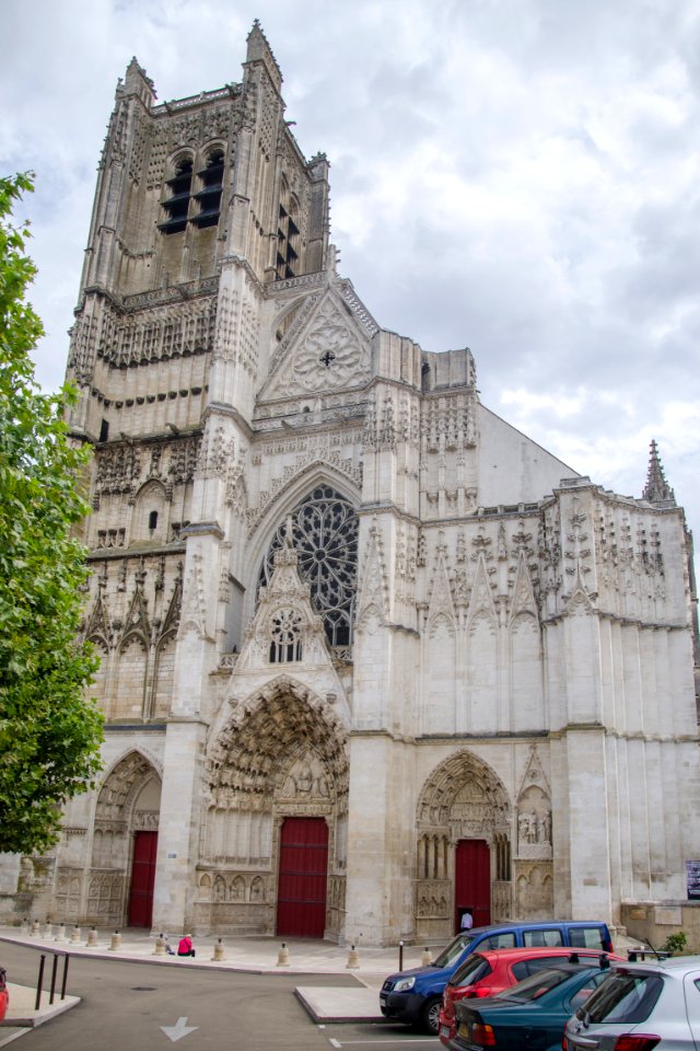 Façade de la cathédrale Saint-Étienne - Auxerre