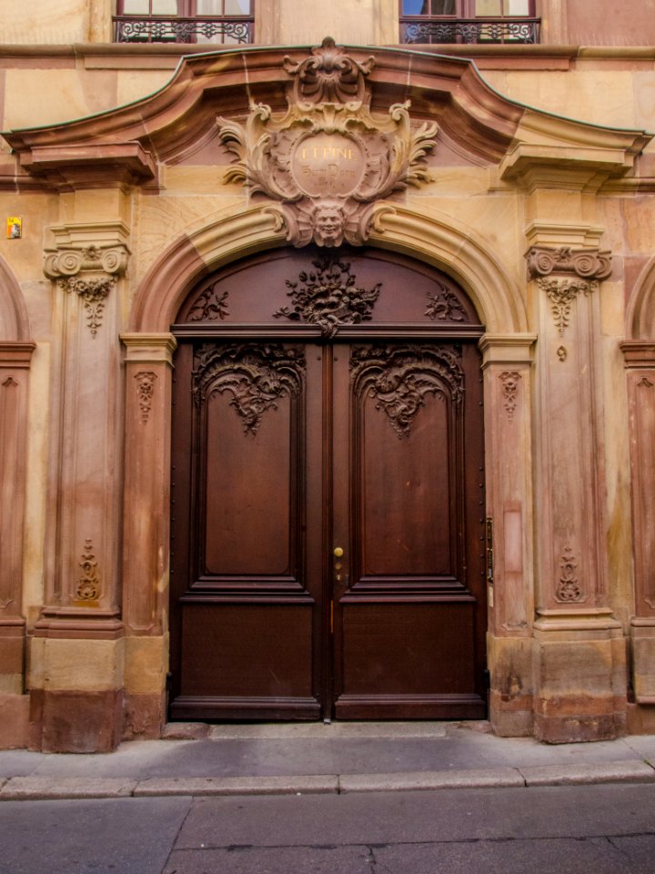 Porte de l'Hôtel de l'Épine photo