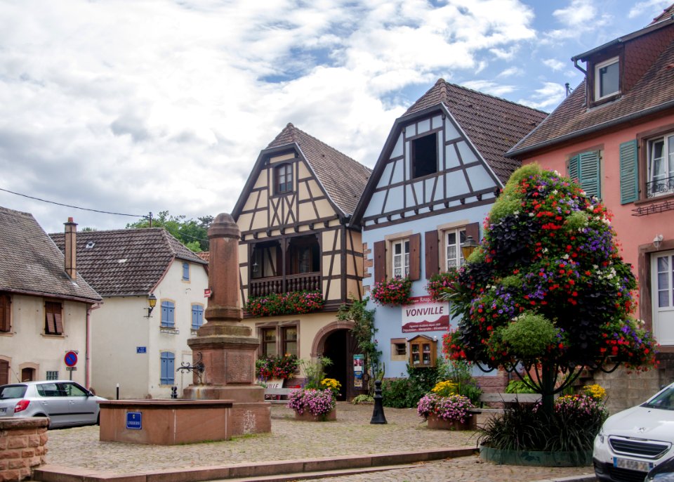 Place des tilleuls/Lindeplatz d'Ottrott