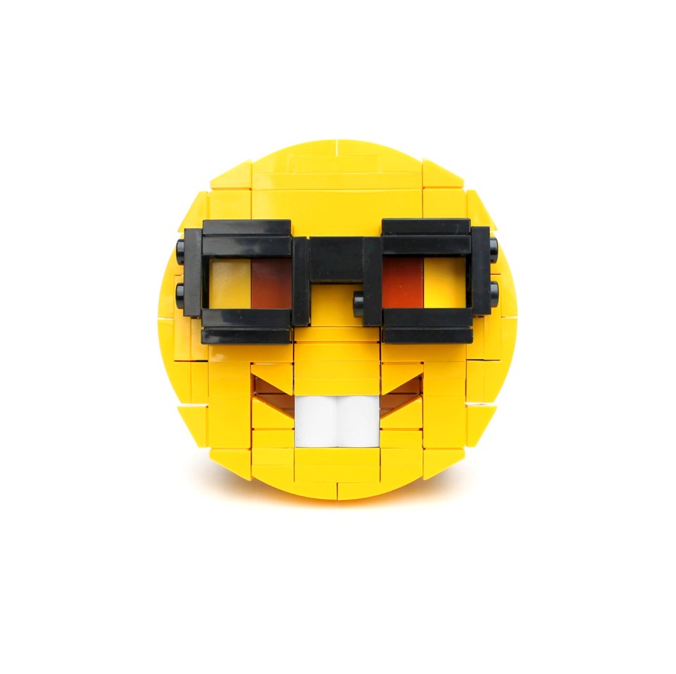 Brick-moji: Nerd face