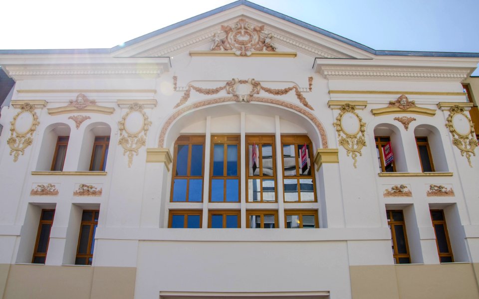 Façade de l'ancien cinéma de Châlons-en-Champagne