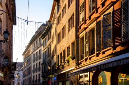 Coucher de soleil sur la rue des Hallebardes