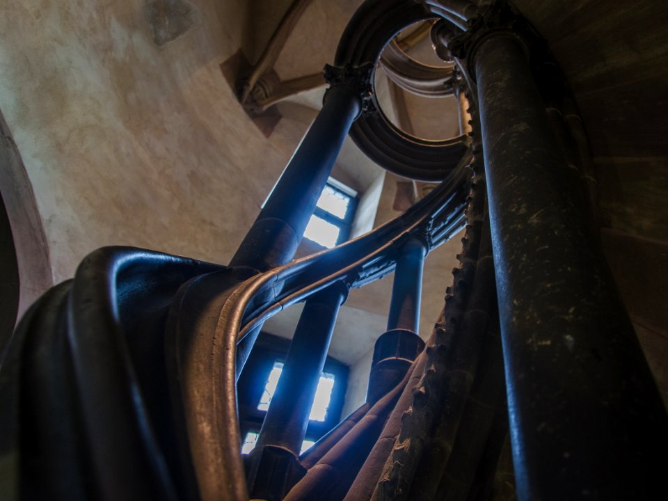 Les courbes de l'escalier renaissance - Musée de L'Œuvre Notre-Dame