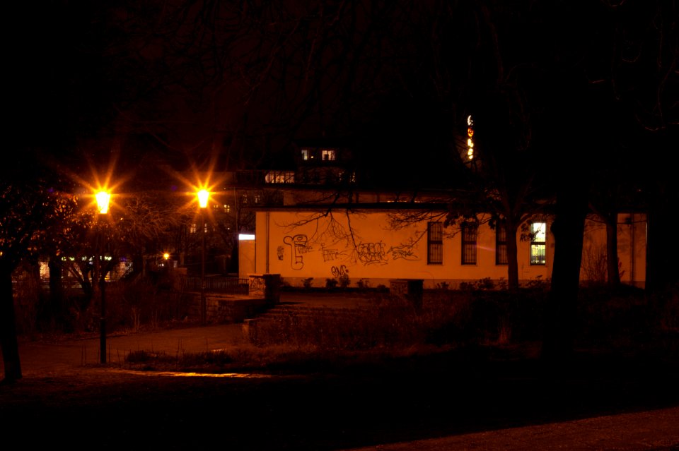 Building in Volkspark am Weinbergsweg at night