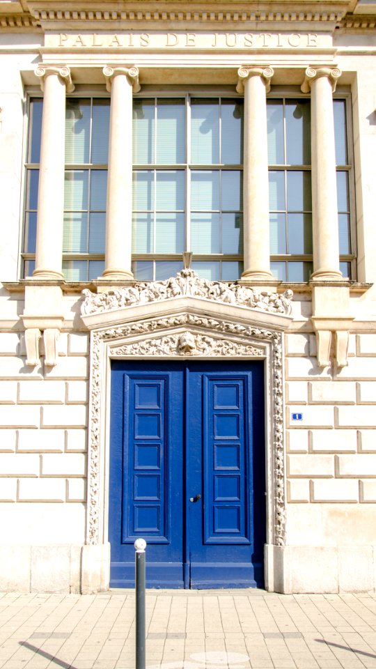 Petite porte du Palais de Justice