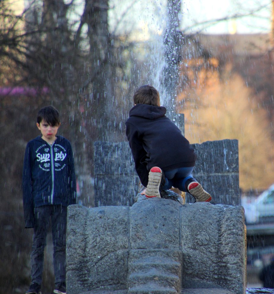 Kids Playing in the Fountain, Oranienplatz, Kreuzberg