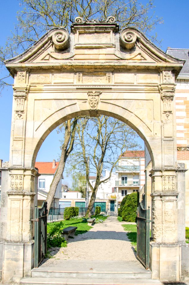 Portail de l'ancien hôtel des Vidames