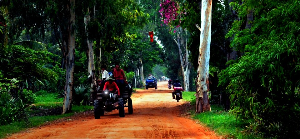 Red road racing, Cambodian countryside