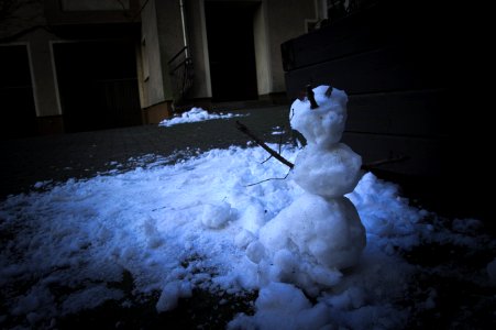 Snowman in Innenhof, Wilmersdorf