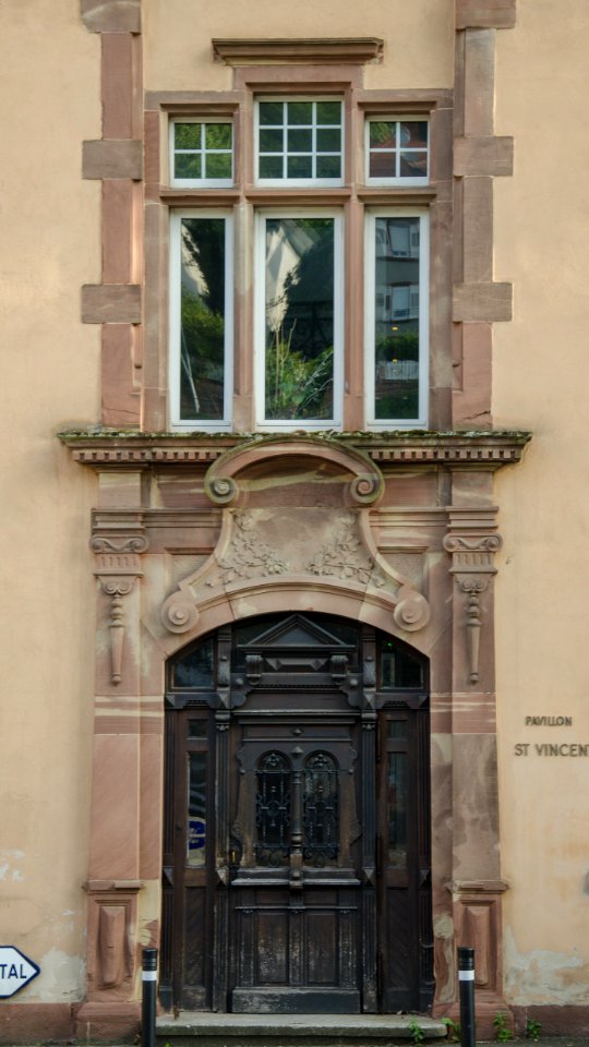 Porte du pavillon saint Vincent