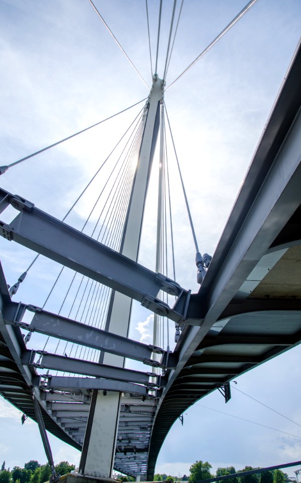Les courbes modernes de la passerelle