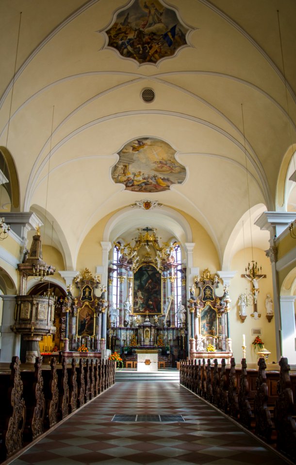 Nef depuis le narthex - Église catholique Sainte-Croix d'Offenbourg #1