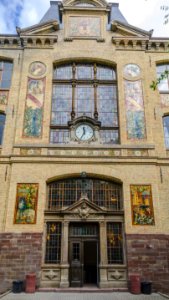 Façade rénovée et détaillée - École supérieure des arts décoratifs de Strasbourg #1