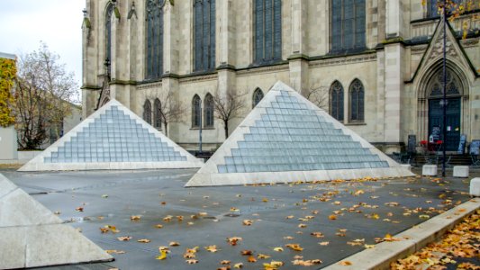 Place des Pyramides / Pyramidenplatz