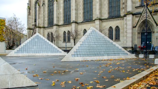 Place des Pyramides / Pyramidenplatz photo