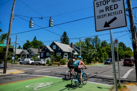 arterial crossing bike box