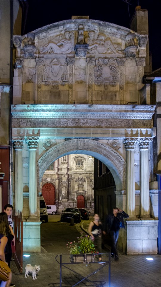 Portail vers l'Église Saint-Pierre - Auxerre