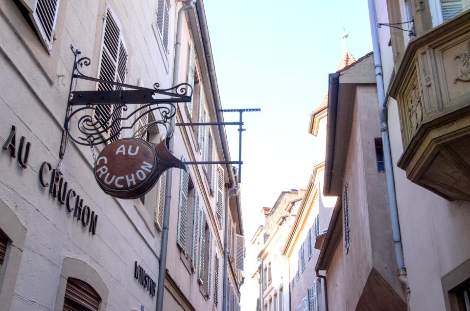 La rue des Pucelles et son cruchon