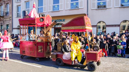 Pikachu, Licorne, Lapine et la troupe des Délices au Carnaval de Strasbourg