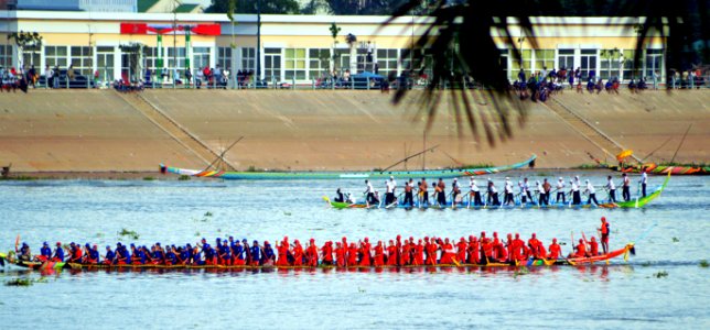 Tonle sap river, phnom penh photo