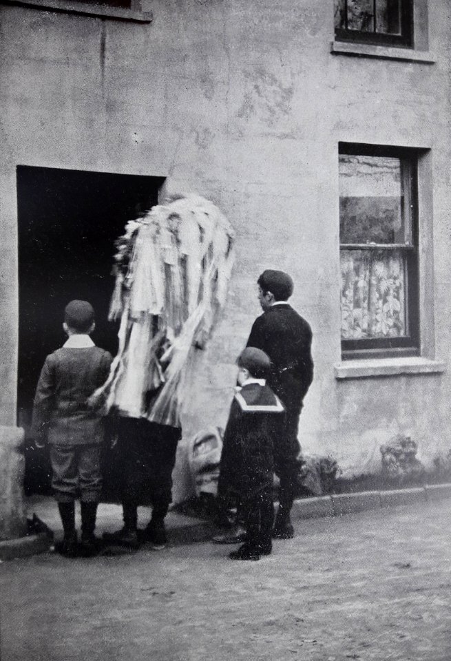 Hunt the Wren, Douglas, 1904