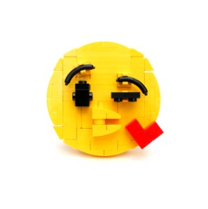 Brick-moji: Face throwing a kiss
