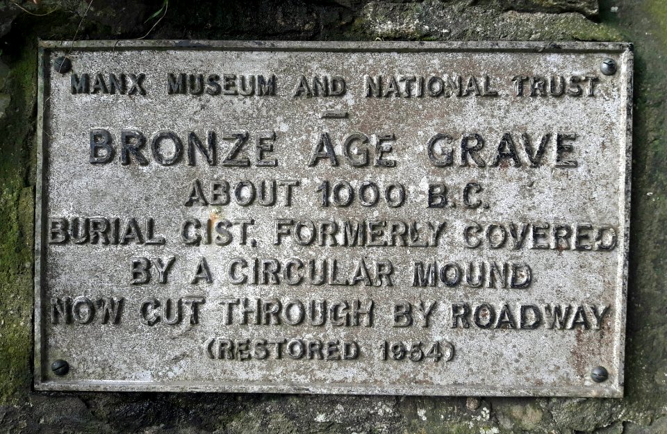 The Giant's Grave, Bronze Age burial mound marker