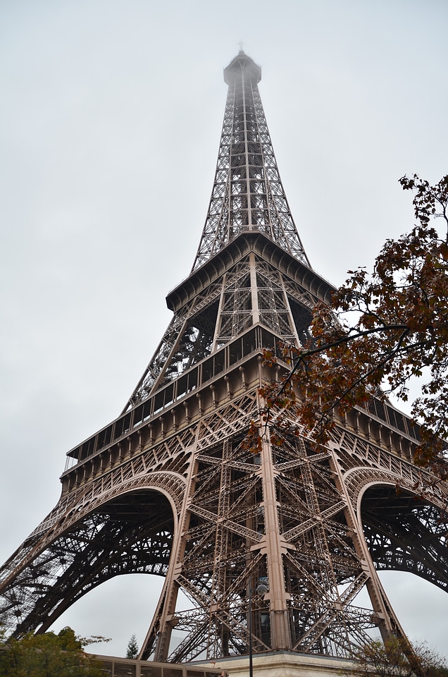 Paris eiffel tower cloudy day