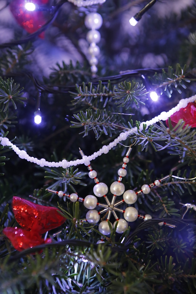 Beaded ornament white red