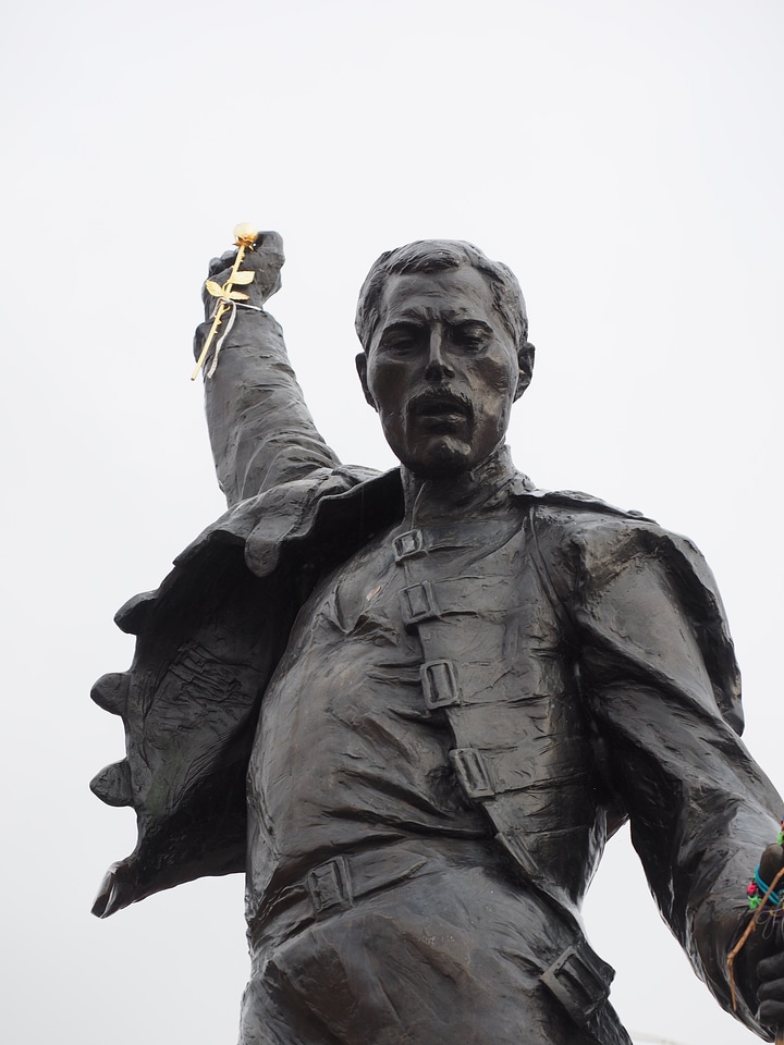 Freddie mercury singer queen
