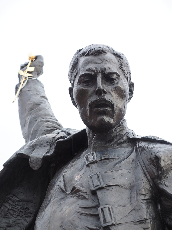Freddie mercury memorial statue memorial