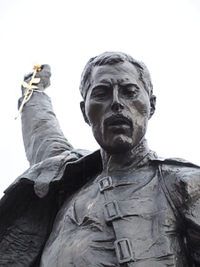 Freddie mercury memorial statue memorial